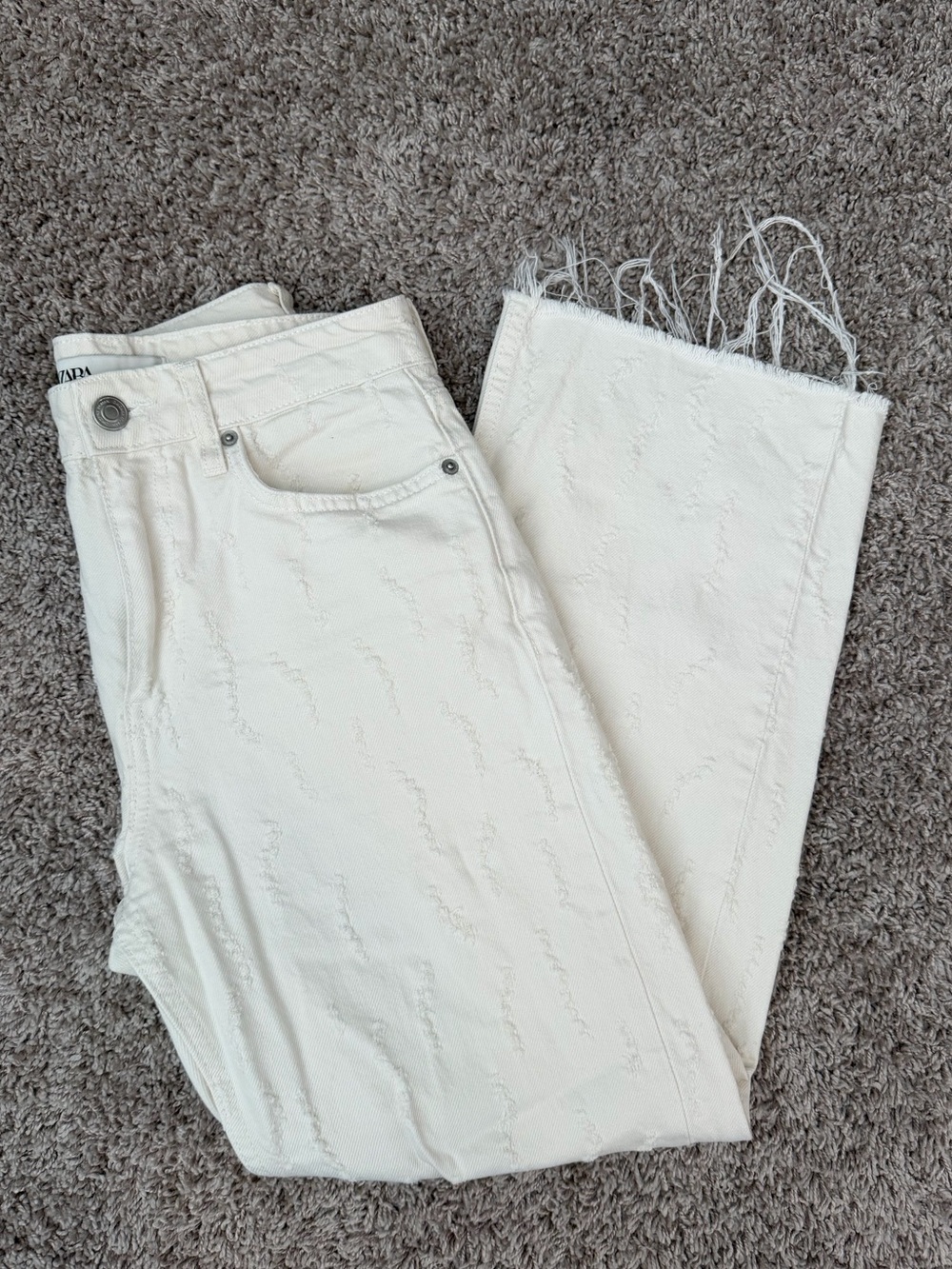Zara White Textured Raw-Hem Jeans